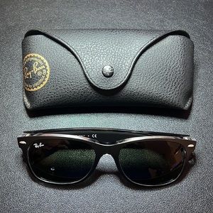 Used Ray-Ban RB2132 New Wayfarer Black/Crystal